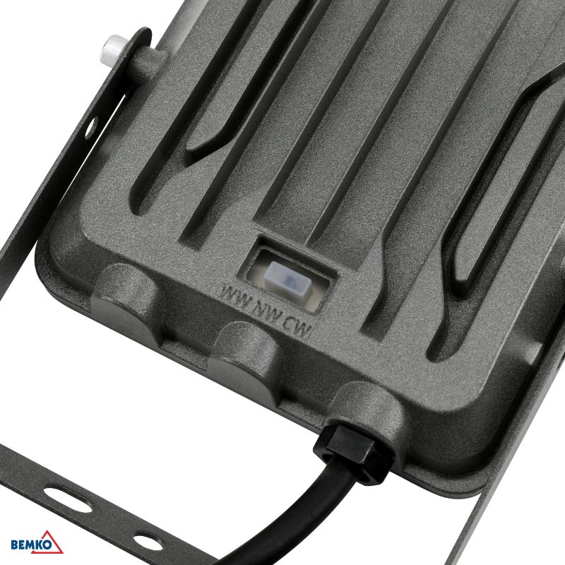 C64-LFP-020DG-CCT BEMKO REFLEKTOR LED SMD  20W 3CCT 1800lm PRAJNA IP65 SIVI